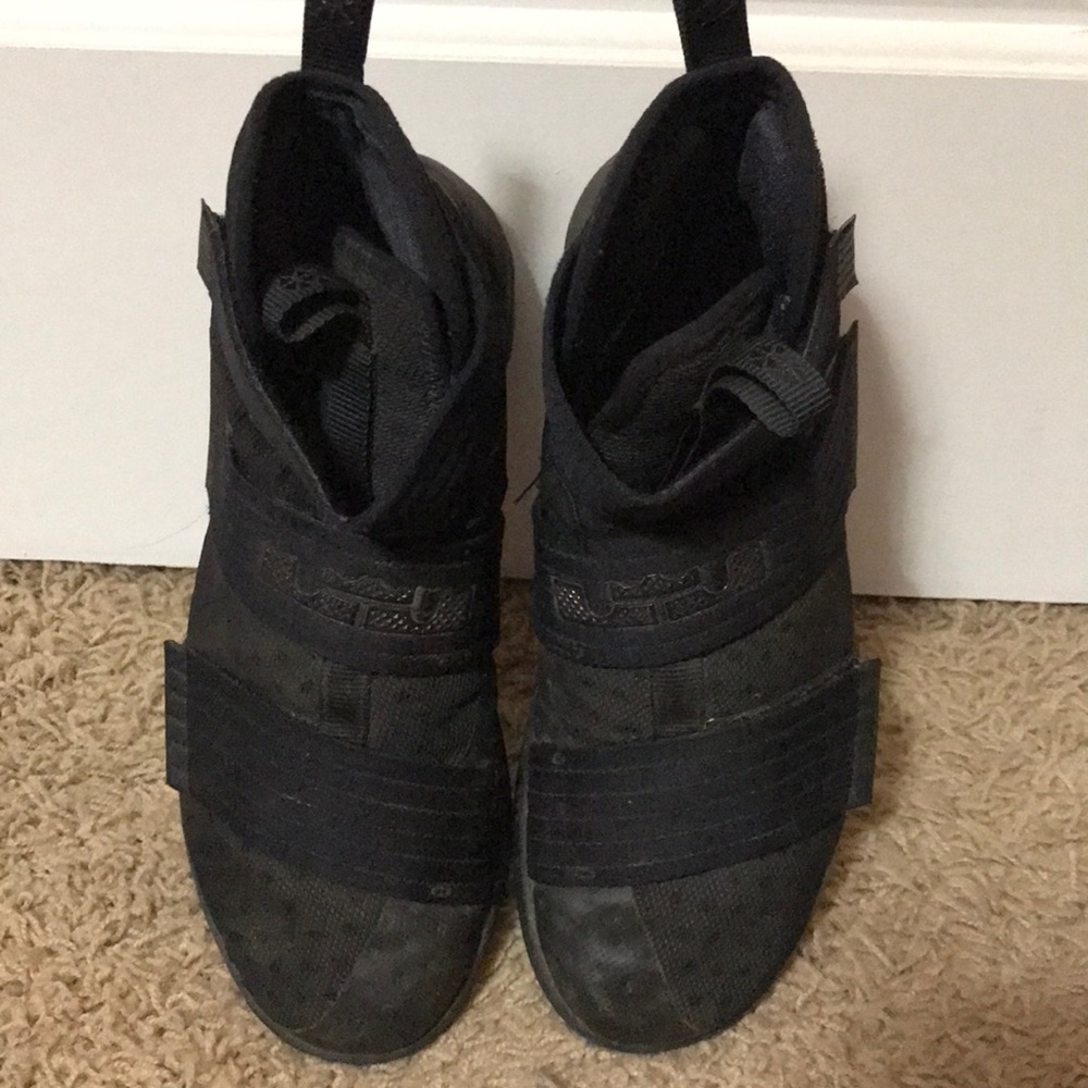 Men’s Nike size 8